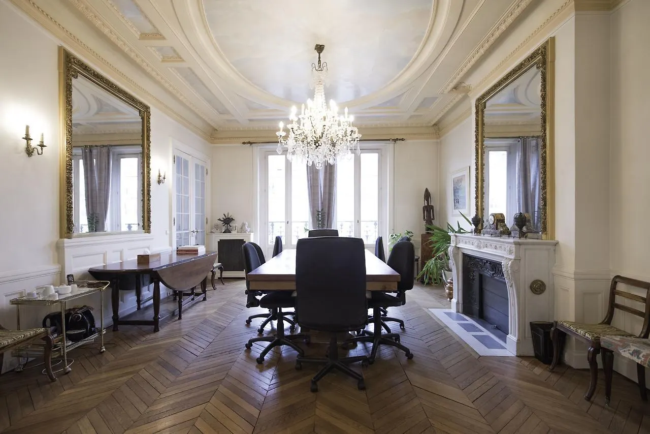 Veeve - Champs-elysees Hideaway Appartement